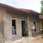 Tahap Plester Dinding RTLH Bapak Suhono Masuki Finishing Awal