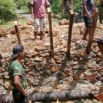 Dipimpin Sertu Daniel Ndiken, Satgas TMMD 127 Kodim 1804/Kaimana Perkuat Struktur Jembatan Marsi