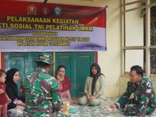 Satgas TMMD Ke-127 Dampingi Produksi Kripik Tempe dan Pare, UMKM Desa Bukit Indah Makin Berkembang