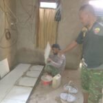 Satgas TMMD Ke-127 Kodim 1618/TTU Tuntaskan Tahap Pemasangan Keramik Rumah Warga Perbatasan di Desa Sunkaen