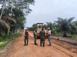 Didampingi Perwira Staf, Kasdim 0430/BA Cek Langsung Gorong-Gorong dan Progres Jalan 65 Persen