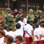 TNI Hadir untuk Pendidikan Perbatasan: Pos Okpol Satgas Swasembada Yonif 751/VJS Bagikan Seragam & Perlengkapan Sekolah di SD Okpol