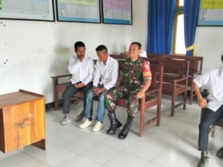Melalui Komsos, Koramil 1614-01/Dompu Tingkatkan Koordinasi Keamanan Desa
