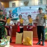 Wujud Dukungan Budaya, Babinsa dan Bhabinkamtibmas Hadir di Acara Bulan Bahasa Bali