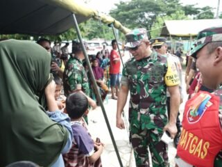 Tim Wasev TMMD 127 Kodim 1417/Kendari Sambangi Kegiatan Sunat Massal di Nambo