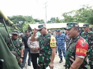 Wasev TMMD 127 Pererat Kedekatan TNI dan Anak-Anak di Puskesmas Nambo