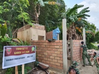 Kebut Penyelesaian MCK, Satgas TMMD 127 Prioritaskan Kerapian Plesteran