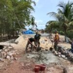 Satgas TMMD 127 Genjot Penyusunan Batu Pondasi Jembatan di Sambuli
