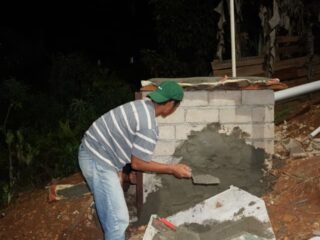 Kejar Target Pembangunan, Satgas TMMD 127 Tetap Bekerja di Tengah Dinginnya Malam