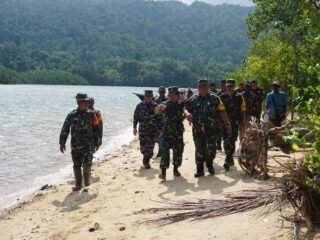 Perjalanan Laut Warnai Peninjauan TMMD 127 Kodim 1804/Kaimana
