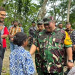 Antusiasme Pelajar Sambut Rombongan TMMD 127 Kodim 1804/Kaimana