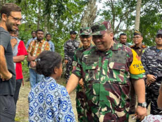 Antusiasme Pelajar Sambut Rombongan TMMD 127 Kodim 1804/Kaimana