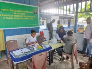 Sentuhan Kemanusiaan TMMD 127 Kodim 1804/Kaimana, Satgas Gelar Pengobatan Massal untuk Warga
