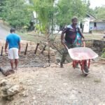 Progres 29 Persen, Satgas TMMD 127 Kodim 1804/Kaimana Pasang Pondasi Jembatan Kampung Marsi