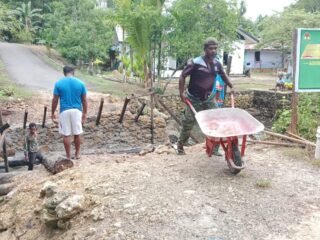 Progres 29 Persen, Satgas TMMD 127 Kodim 1804/Kaimana Pasang Pondasi Jembatan Kampung Marsi