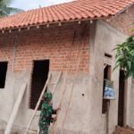 Penerima Manfaat RTLH Desa Tanjung Rejo, Ibu Siti Hamdiah, sudah pada tahap Plesteran dinding Depan Rumah