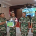 Dandim 1014/Pbn Serahkan Bingkisan Lebaran kepada Seluruh Anggota