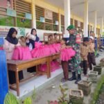 Babinsa Kodim 1420/Sidrap Dampingi Distribusi Paket Makan Bergizi Gratis