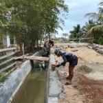 Satgas TMMD 127 Satgas TMMD 127 Kodim 1417/Kendari  Kebut Plesteran Pondasi Jembatan Sambuli Kebut Plesteran Pondasi Jembatan Sambuli