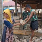 Semangat Ibu Ninda Warnai Pembangunan RTLH TMMD 127 di Petoaha