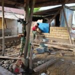 Gotong Royong Satgas TMMD 127 dan Warga, Pembangunan Rumah Ibu Ninda Kian Cepat