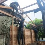 Tak Gentar Diguyur Gerimis, Satgas TMMD 127 Terus Kebutan Bedah Rumah di Kendari