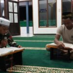 Hangatnya Kebersamaan, Satgas TMMD ke-127 Tadarus Bersama Warga Desa Tri Buana