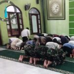 Satgas TMMD 127 Perkuat Kemanunggalan Lewat Penyuluhan dan Tarawih Bersama Warga