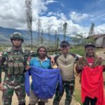 Hangatkan Perbatasan dengan Kepedulian: Pos Serambakon Yonif 751/VJS Bagikan Baju Layak Pakai untuk Warga Seramkatop