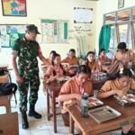 Anak-Anak Tampak Ceria, Babinsa Dampingi Penyaluran MBG di Bangli