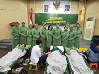 Persit Kodim 0909/Kutai Timur Bersama PMI Gelar Donor Darah