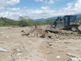 Pascabanjir, Jajaran Korem 012/TU Turun Langsung Pulihkan Alur Sungai di Pante Ceureumen