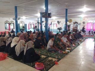 Babinsa Koramil Muara Bengkal Apresiasi Khataman Santri TK–TPA