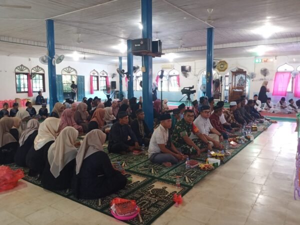 Babinsa Koramil Muara Bengkal Apresiasi Khataman Santri TK–TPA