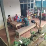 Perkokoh Kemanunggalan, Babinsa Simpang Hulu Jalin Silaturahmi Melalui Komsos Bersama Warga Kampar Sebomban