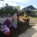 Jelang Ramadhan, Babinsa Koramil 01/Jaya Gelar Gotong Royong di Desa Serba