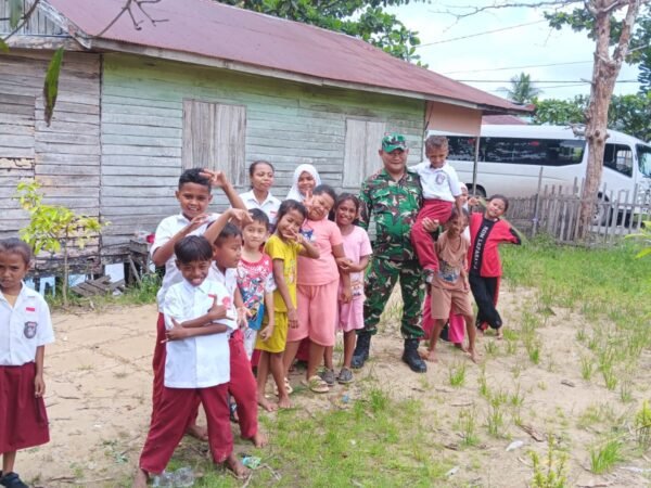 Keceriaan Siswa SD Negeri 2 Lepasan Warnai Komsos Bersama TNI