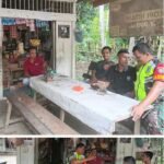 Babinsa Koramil 08/Arongan Lambalek Kodim 0105/Abar Laksanakan Komsos di Desa Ujung Simpang