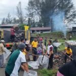 Perang Terhadap Sampah, Jajaran Korem 012/Teuku Umar Turun Bersihkan Akses Jalan dan Drainase