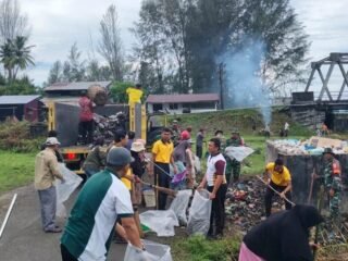 Perang Terhadap Sampah, Jajaran Korem 012/Teuku Umar Turun Bersihkan Akses Jalan dan Drainase