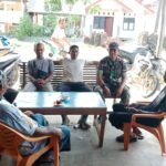 Babinsa Darul Hikmah Bahas Ternak Lepas Ganggu Sawah Warga