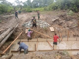 Meski Terkendala Hujan, Jajaran Korem 012/TU Tetap Genjot Pembangunan Infrastruktur