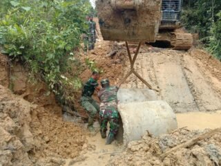Jajaran Korem 012/TU Optimalkan Alat Berat untuk Pembangunan Gorong-Gorong di Beutong