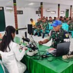 Anggota Kodim 1707/Merauke Ikuti Sosialisasi Kesehatan dan Cek Darah Gratis