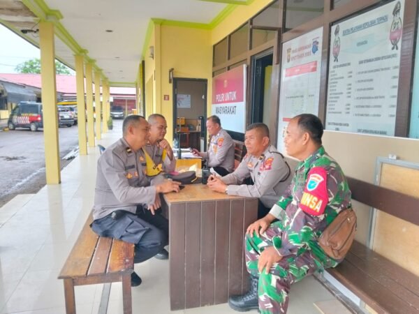 Sinergi TNI-Polri, Babinsa Koramil 1203-12/Delta Pawan Perkuat Komsos di Polres Ketapang Demi Kondusifitas Ramadan