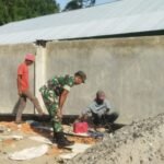 Babinsa Koramil 03 Setia Bakti Pantau Pembangunan Gedung Koperasi Merah Putih di Desa Binaan