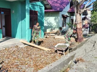 Dansatgas Jajaran Korem 012/TU Serahkan Rumah Layak Huni untuk Fatdjeri