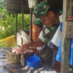 Babinsa Setia Bakti Pantau Harga Ayam Potong, Pedagang Keluhkan Pasar Sepi