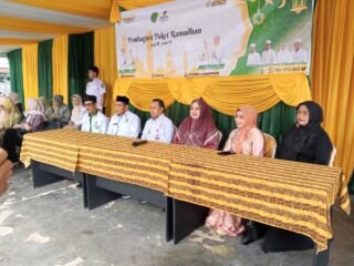 Forkopimda Tapin Hadiri Pembagian Paket Ramadhan untuk Warga