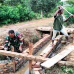 Koramil 1707-05/Ulilin Pererat Gotong Royong Lewat Kerja Bhakti